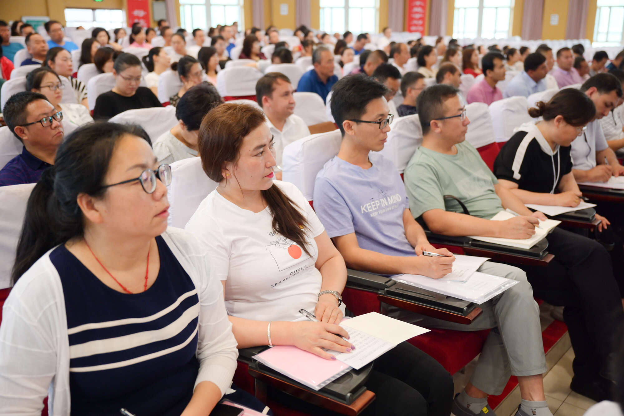 南疆地區(qū)中學(xué)校長(zhǎng)國(guó)家級(jí)專項(xiàng)培訓(xùn)班在新疆庫(kù)爾勒市實(shí)驗(yàn)中學(xué)舉行