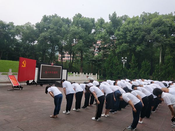 中石油某研究中心"緬懷革命先烈、傳承紅色基因"主題教育培訓班在渝開展現場教學