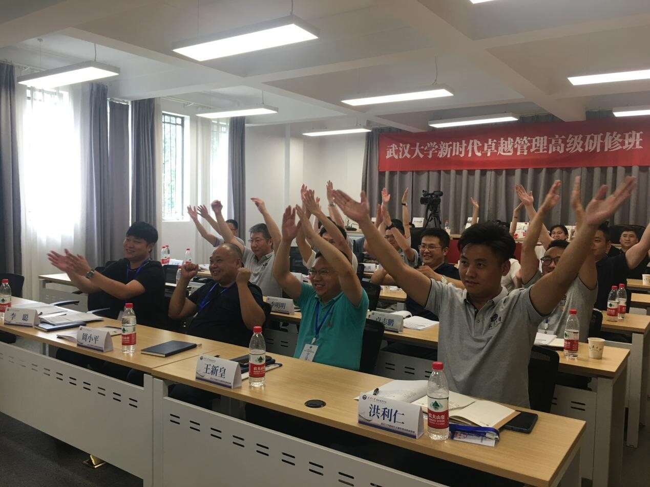 學員課前齊跳韻律操