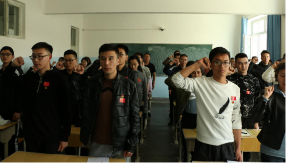 新疆教育出版社31名公務人員在新疆大學人文學院開展“三進兩聯一交友”活動