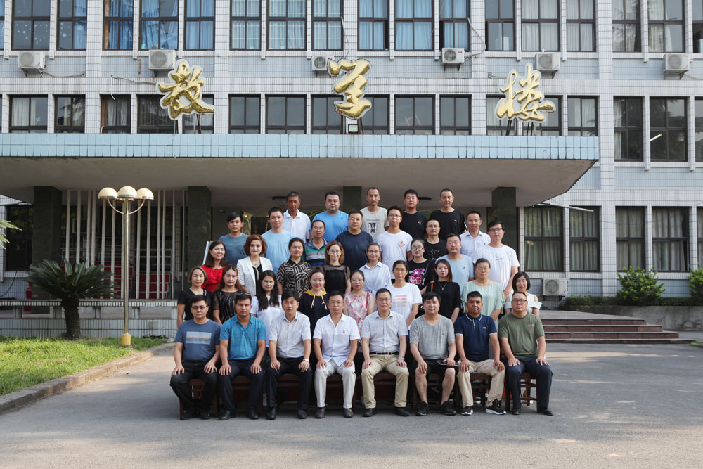 西南政法大學干部培訓:政法干部培訓班開班合影