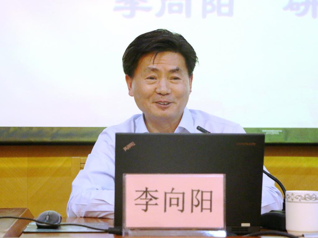 “紅色課堂”系列教學活動之四“‘一帶一路’面臨的問題與出路”專題報告舉行